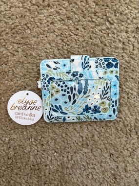 NWT Elyse Breanne Floral Card Wallet
